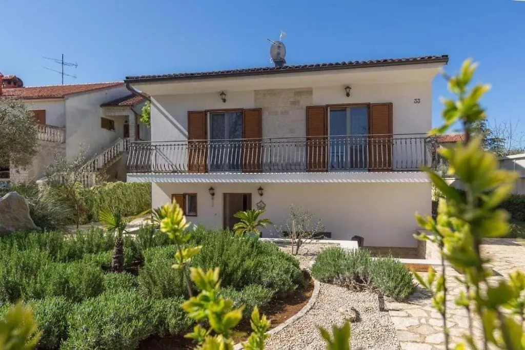 Apartment Amor Pula 0*,